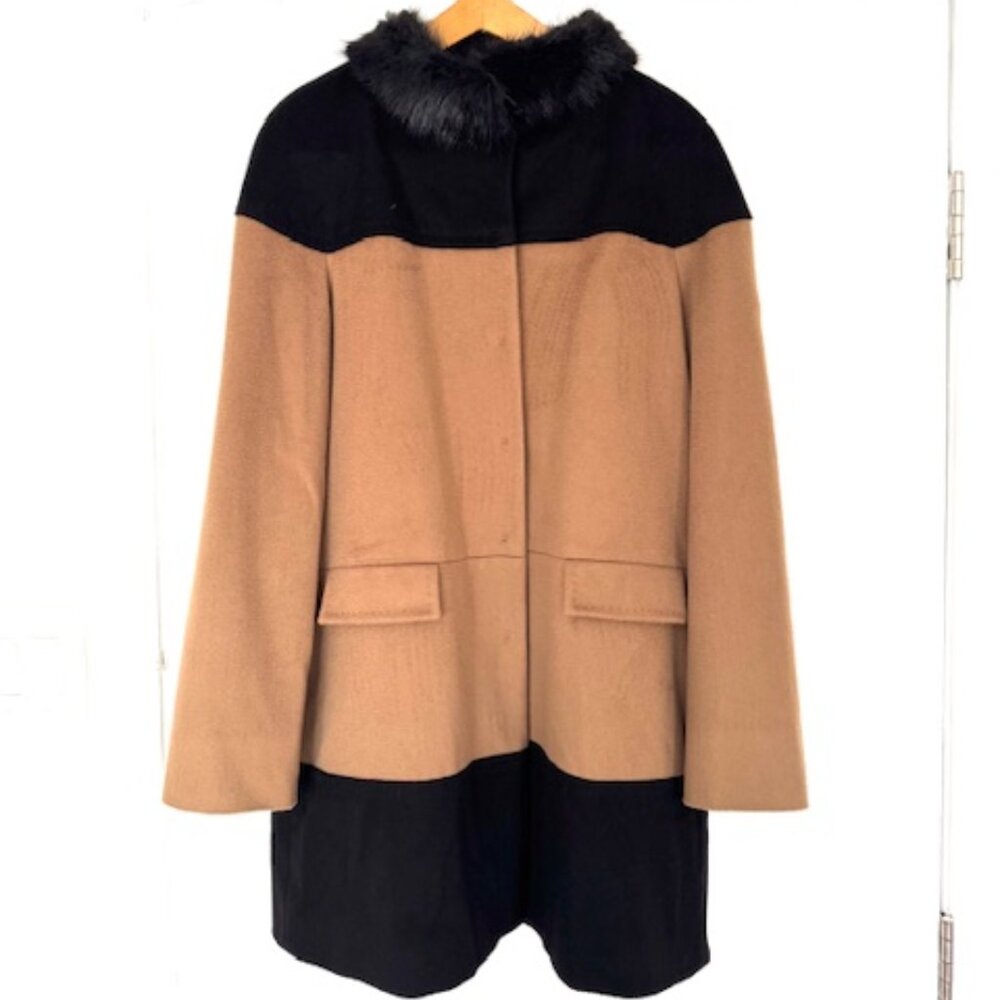 Great price! 100% Virgin Wool 'InTrend' (Max Mara outlet brand) with fur collar